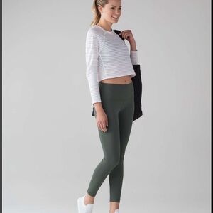 Women’s Lululemon Wunder Train leggings- dark forest (size 6)